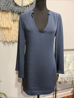 Elizabeth and James Women's Navy Blue V-Neck Silk Shift Dress Bell Sleeves 2